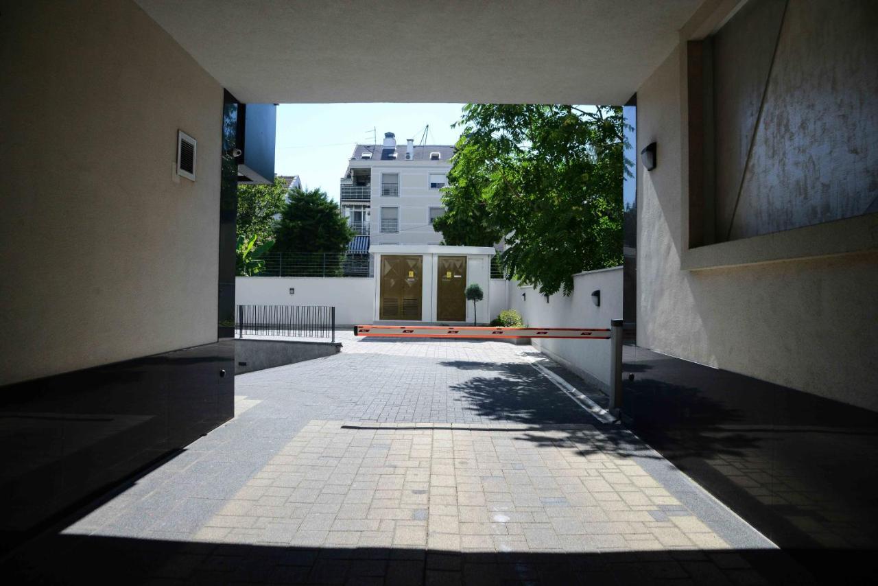 Tesla 70 Apartment With Secure Parking In The Garage Novi Sad Dış mekan fotoğraf