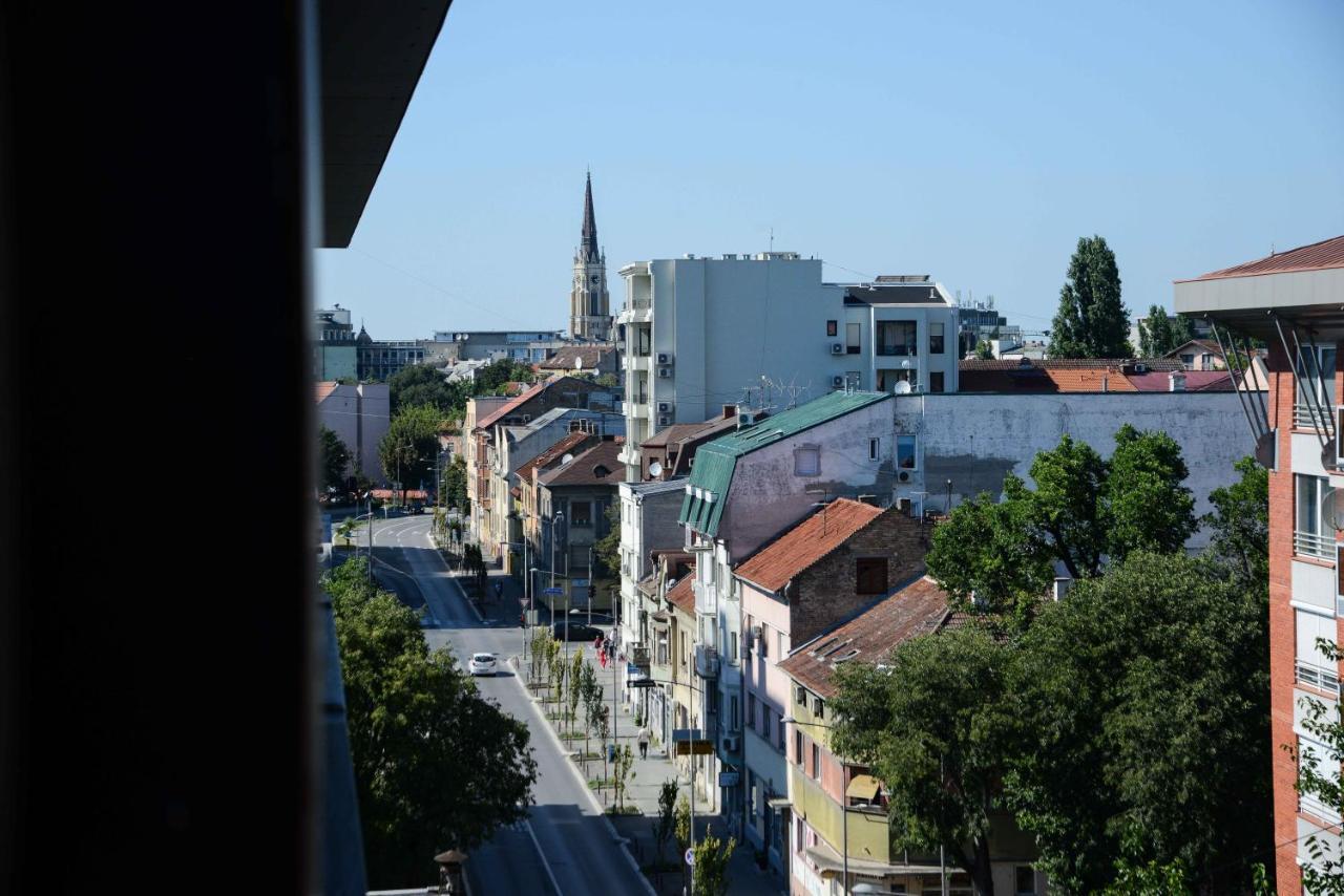 Tesla 70 Apartment With Secure Parking In The Garage Novi Sad Dış mekan fotoğraf