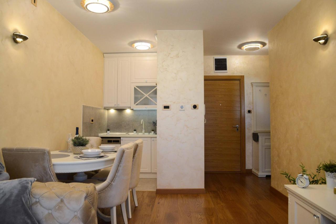 Tesla 70 Apartment With Secure Parking In The Garage Novi Sad Dış mekan fotoğraf