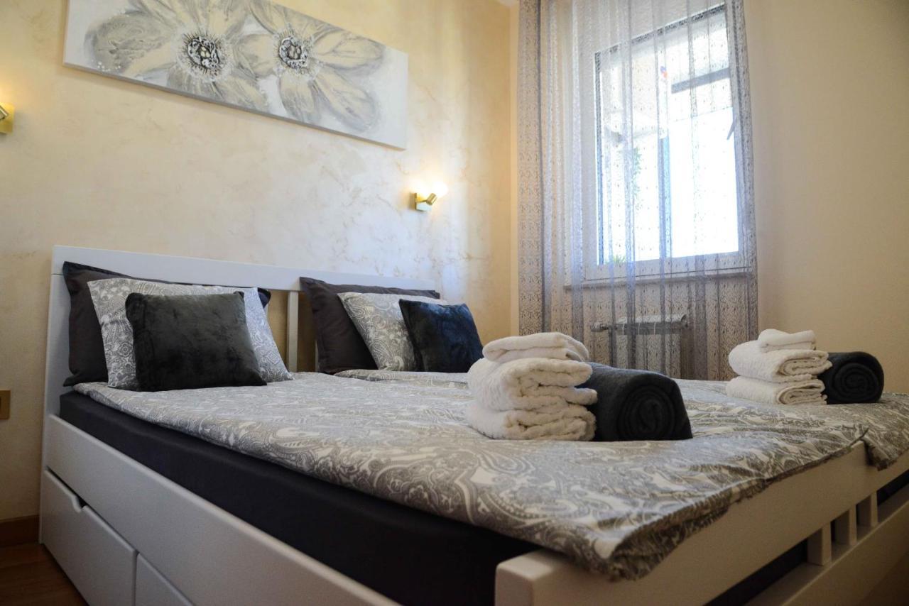 Tesla 70 Apartment With Secure Parking In The Garage Novi Sad Dış mekan fotoğraf