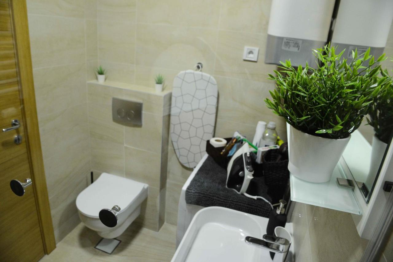 Tesla 70 Apartment With Secure Parking In The Garage Novi Sad Dış mekan fotoğraf