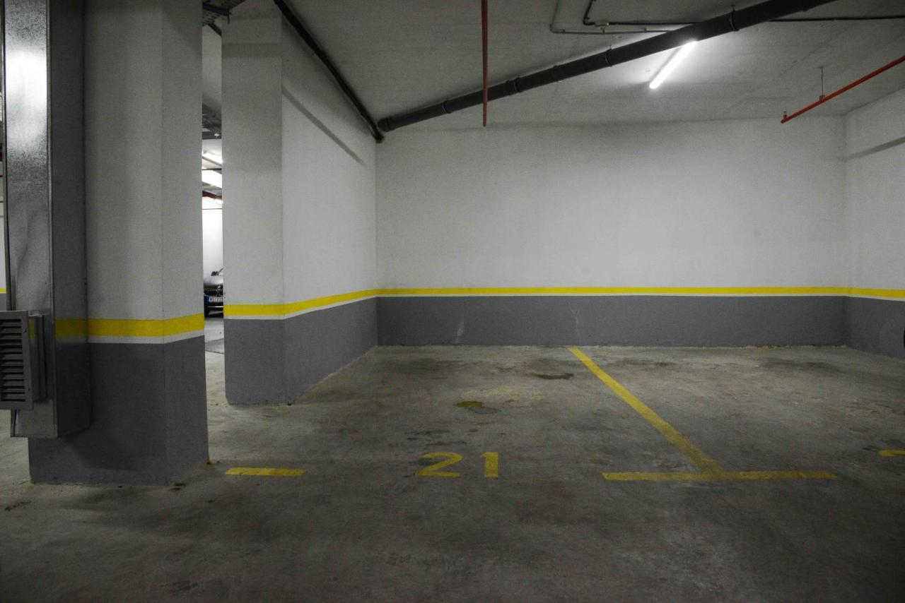 Tesla 70 Apartment With Secure Parking In The Garage Novi Sad Dış mekan fotoğraf