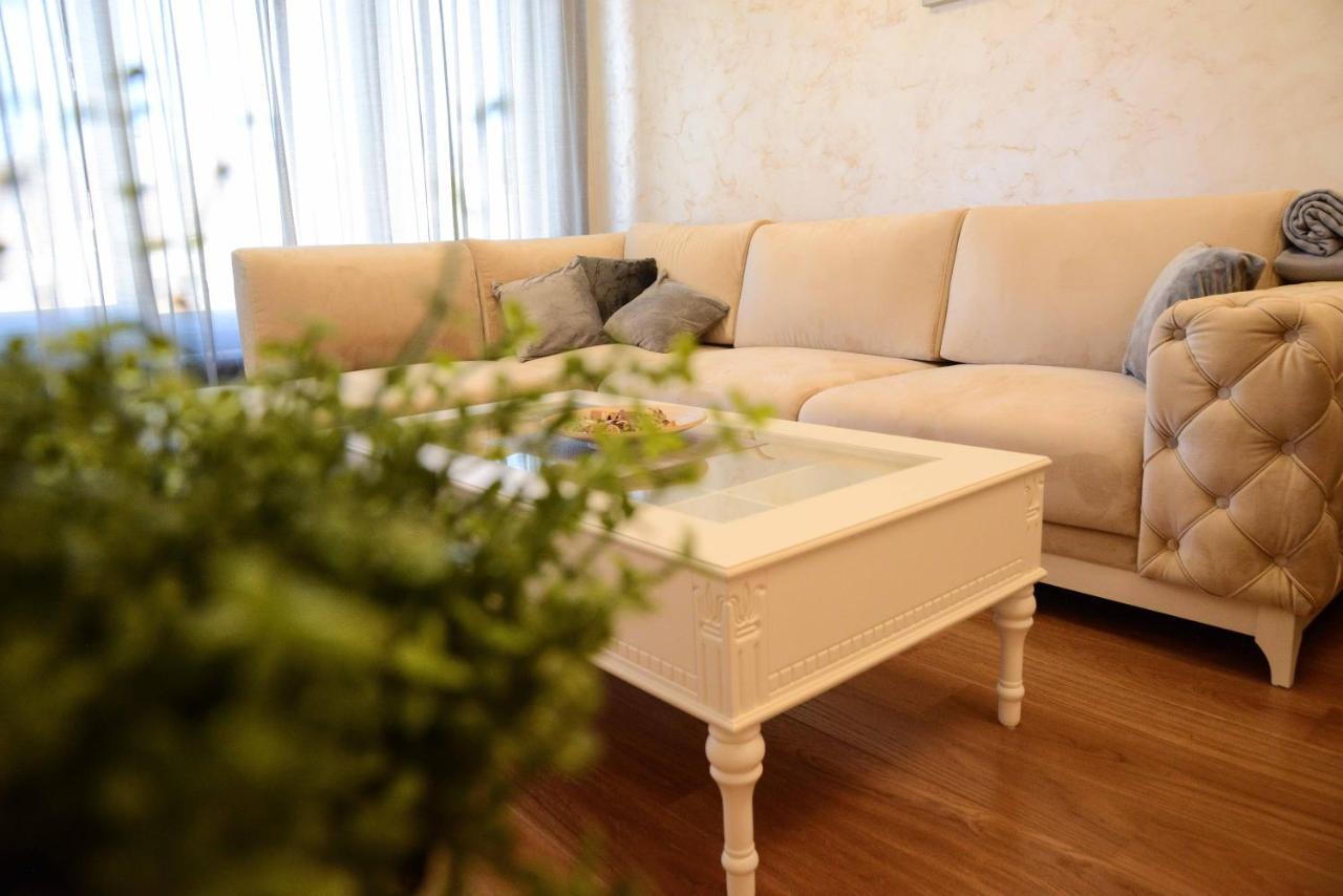 Tesla 70 Apartment With Secure Parking In The Garage Novi Sad Dış mekan fotoğraf