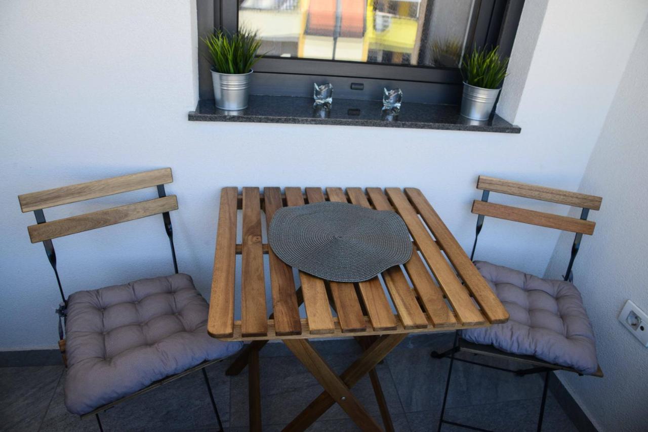 Tesla 70 Apartment With Secure Parking In The Garage Novi Sad Dış mekan fotoğraf