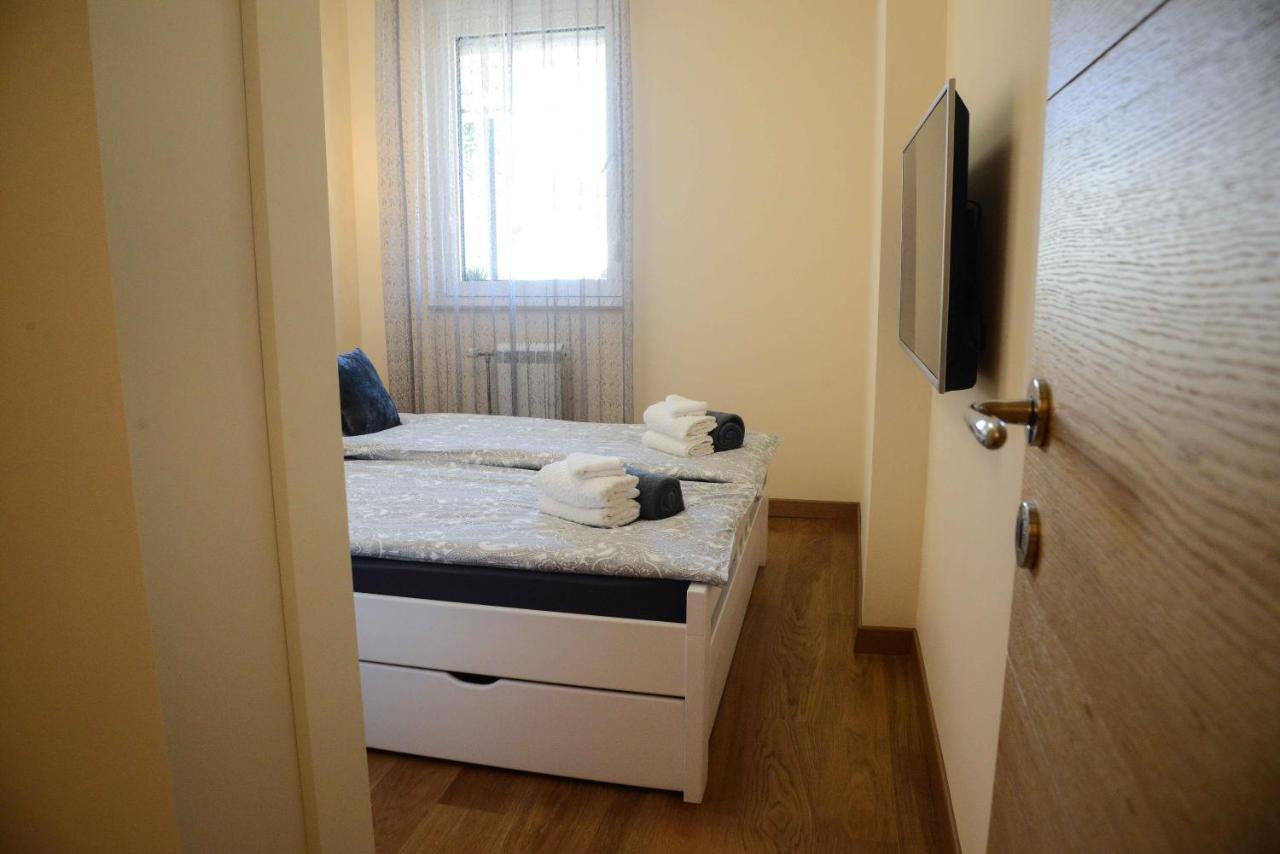 Tesla 70 Apartment With Secure Parking In The Garage Novi Sad Dış mekan fotoğraf
