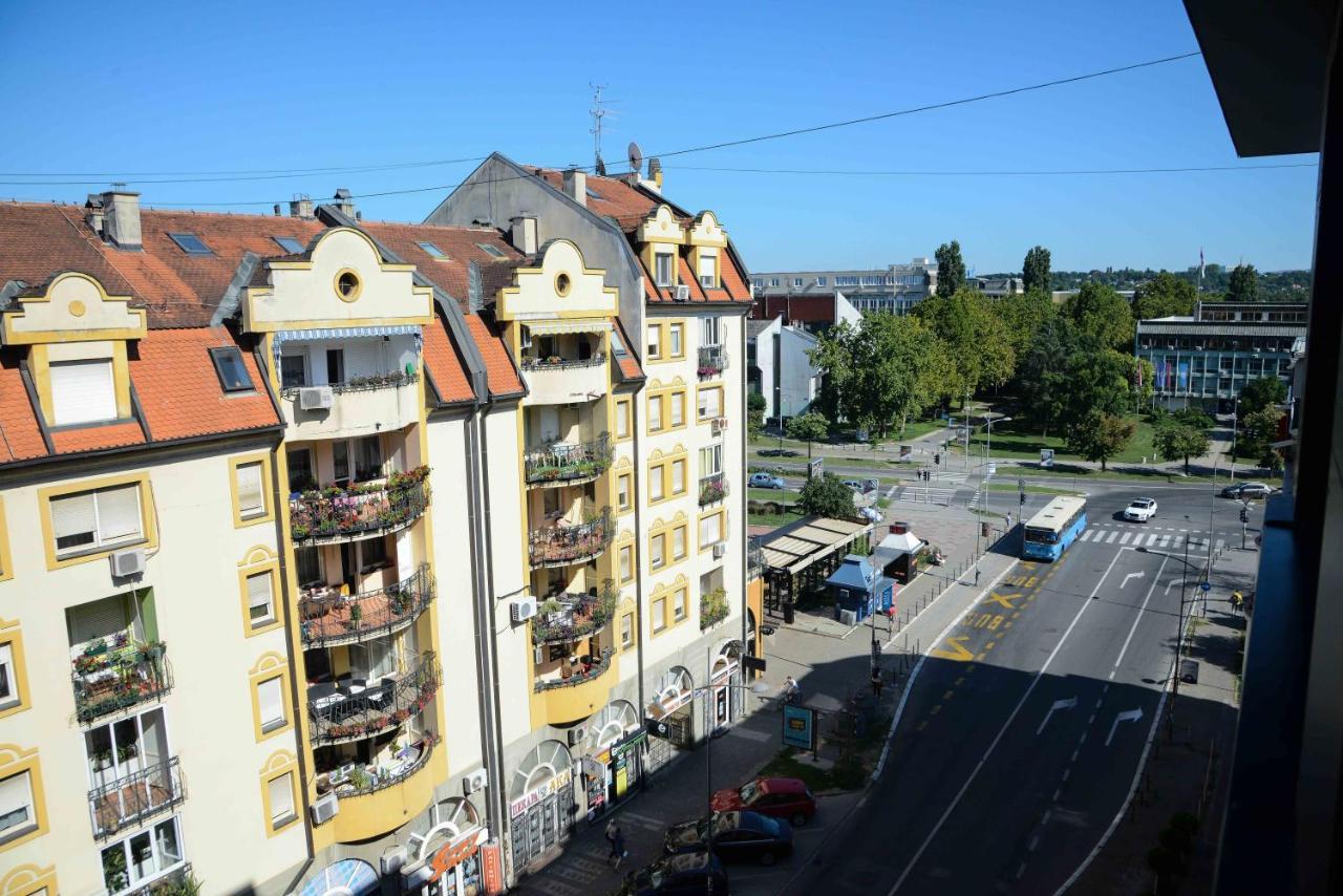 Tesla 70 Apartment With Secure Parking In The Garage Novi Sad Dış mekan fotoğraf