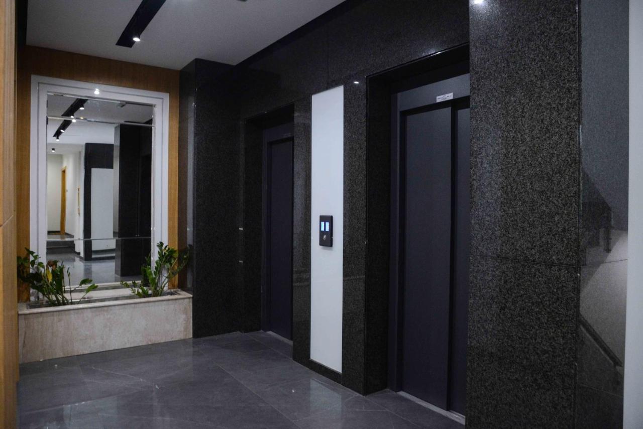 Tesla 70 Apartment With Secure Parking In The Garage Novi Sad Dış mekan fotoğraf