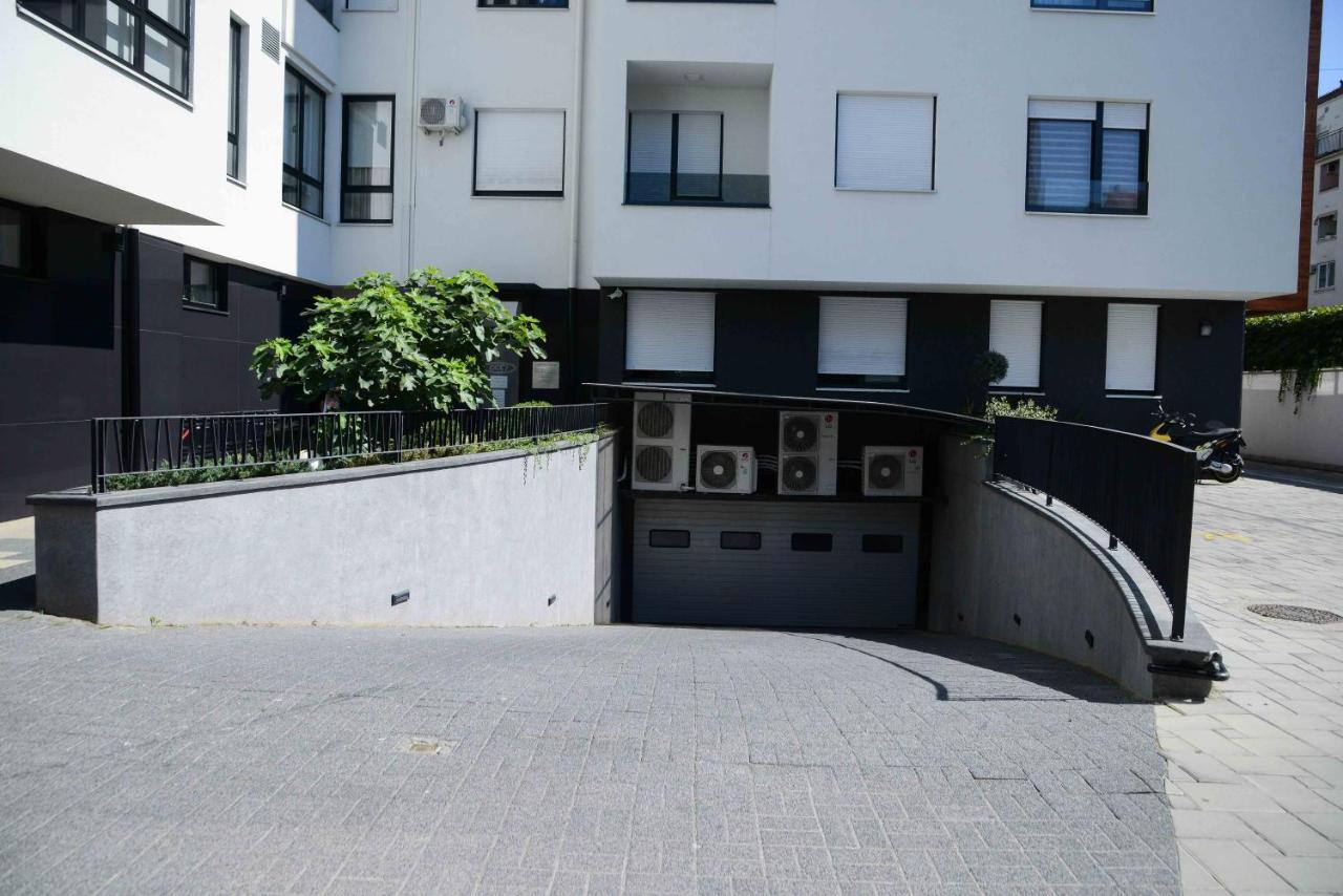 Tesla 70 Apartment With Secure Parking In The Garage Novi Sad Dış mekan fotoğraf