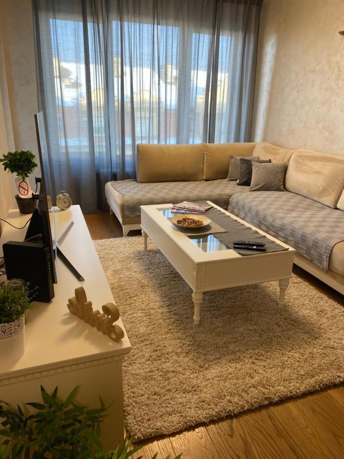Tesla 70 Apartment With Secure Parking In The Garage Novi Sad Dış mekan fotoğraf