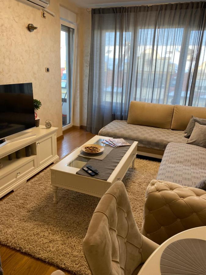 Tesla 70 Apartment With Secure Parking In The Garage Novi Sad Dış mekan fotoğraf