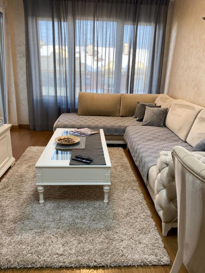 Tesla 70 Apartment With Secure Parking In The Garage Novi Sad Dış mekan fotoğraf